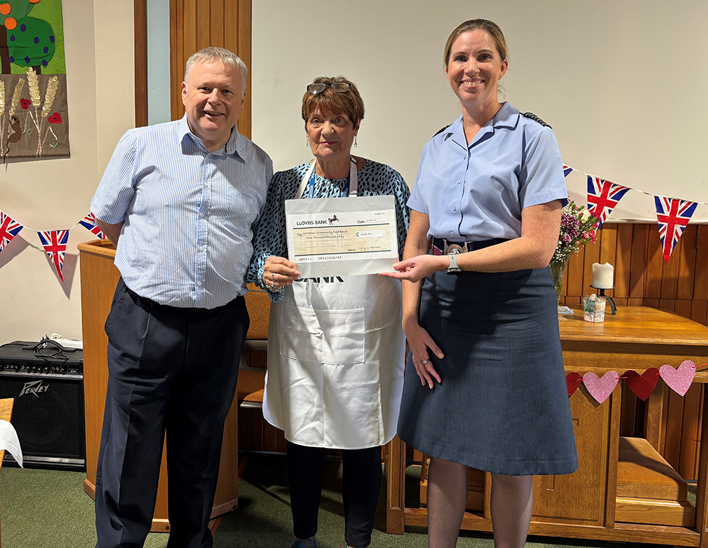 Group Captain Louise Henton presents the cheque to Lynn Little,Co-Chairperson Carterton Foodbank, on behalf of RAF Brize Norton. The money was raised at the recent family’s day.
